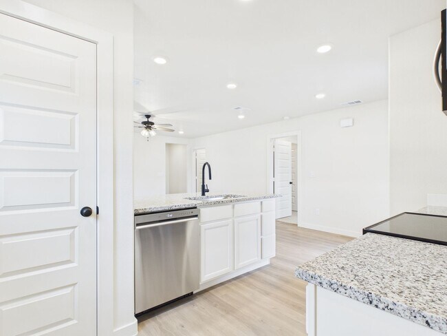 Building Photo - 2900 Haystack Wy