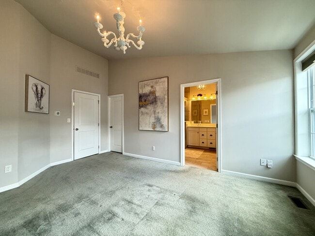 Building Photo - 2731 S Spurway Dr