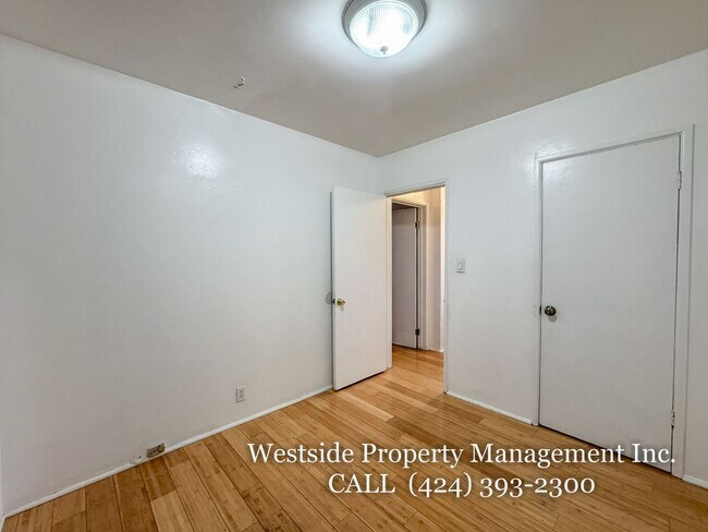 Building Photo - 906 Edgewood St