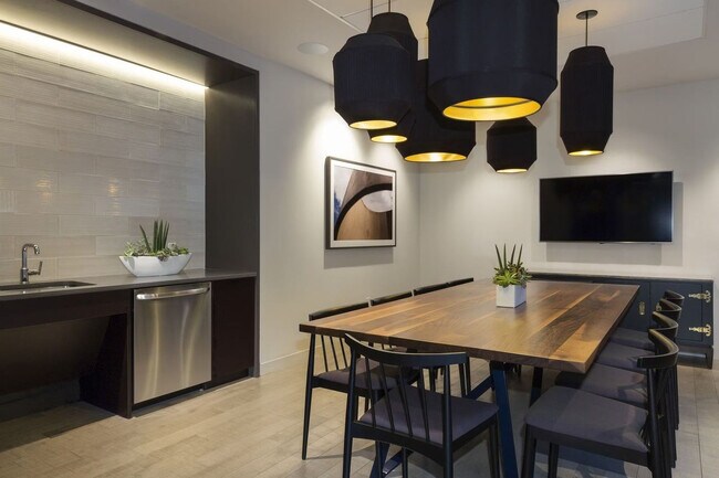 Building Photo - 479 Canal St