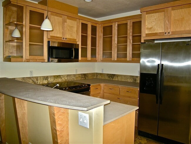 Building Photo - Spacious Two-Story Duplex Near Caledonia
