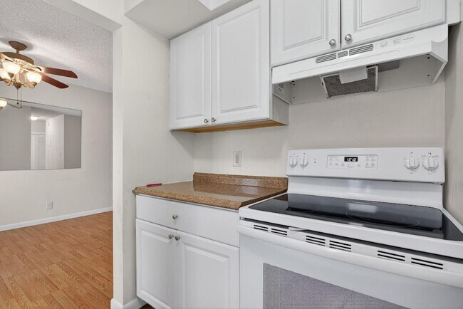 Building Photo - 2115 NE 42nd Ct