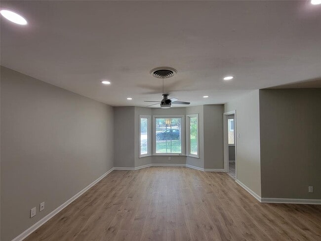 Building Photo - 2513 W 45th St