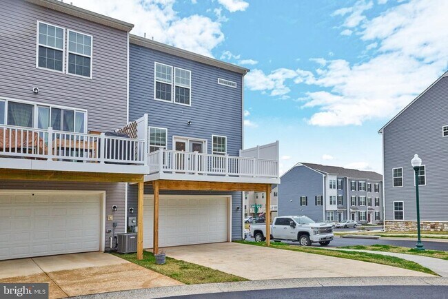 Building Photo - 6228 Davinci St
