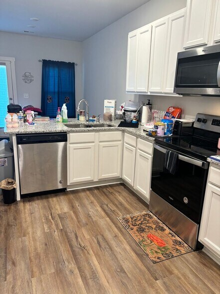 Building Photo - 659 The Heights Ln