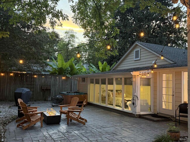 Building Photo - 817 Cypress Dr