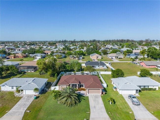 Building Photo - 810 SW 10th Pl