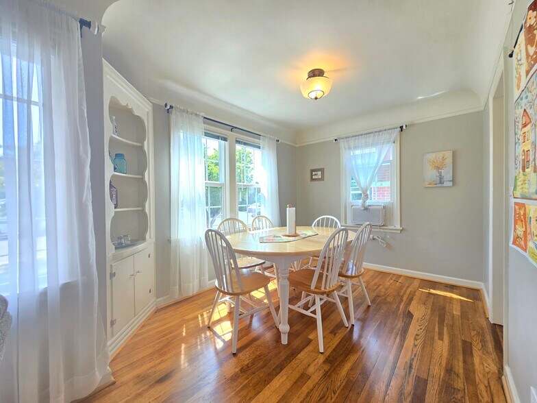 Building Photo - 1065 13th St NE