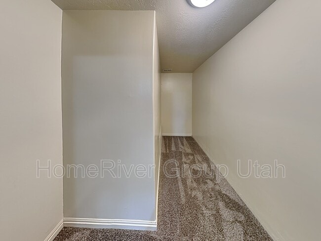 Building Photo - 233 Odell Lane 100 N