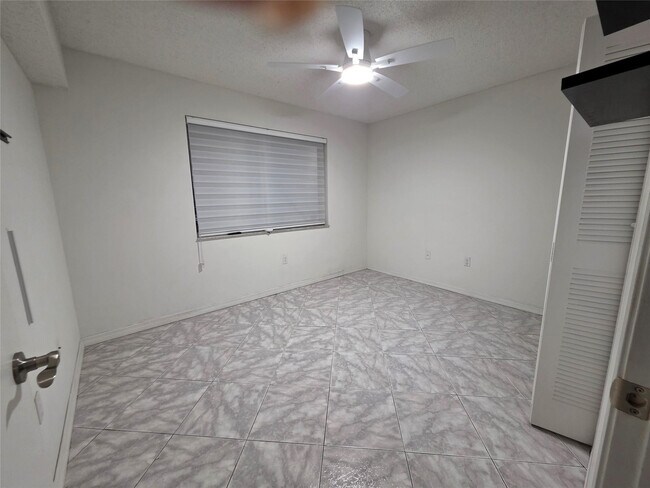 Building Photo - 9470 Tangerine Pl