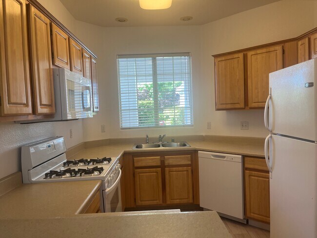 Kitchen - 8772 Bridgeport Bay Ave