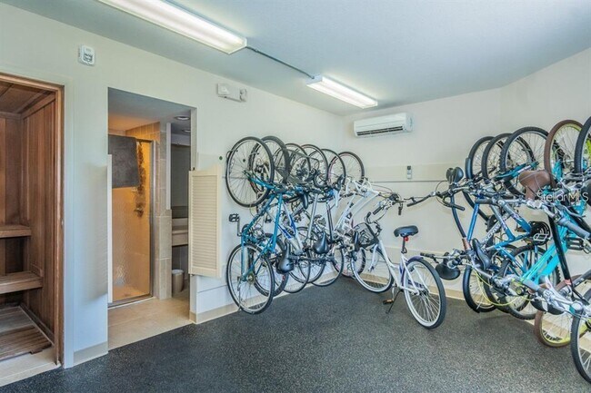 Building Photo - 1050 Longboat Club Rd