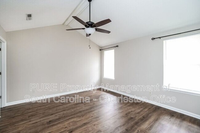 Building Photo - 9506 S Cardinal Dr