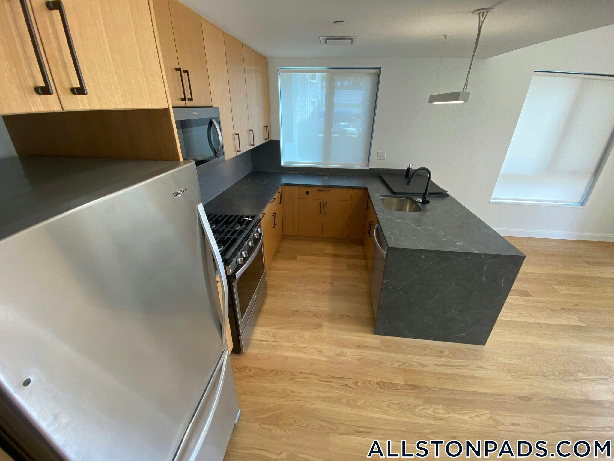 Building Photo - 83 Gardner St