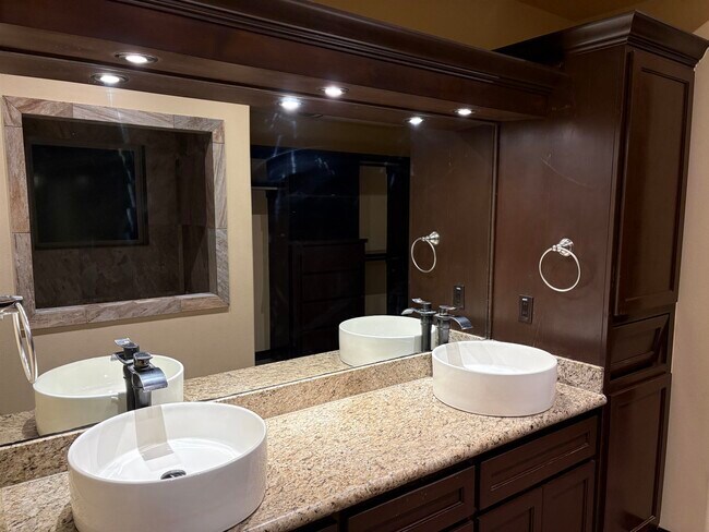 Building Photo - 405 Michoacan Loop