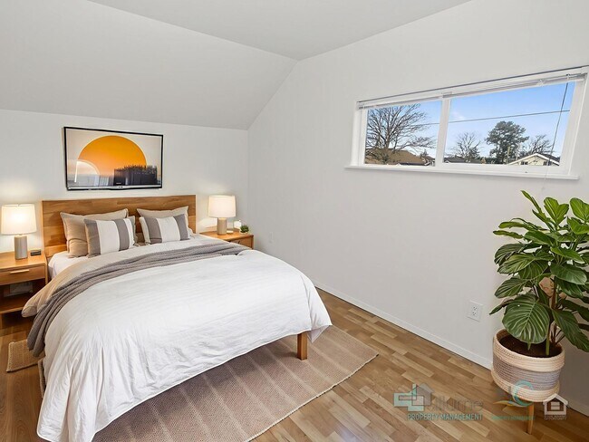 Building Photo - $500 OFF SUMMER MOVE-IN SPECIAL - $2,700 3 BED/1.5 BATH!!!
