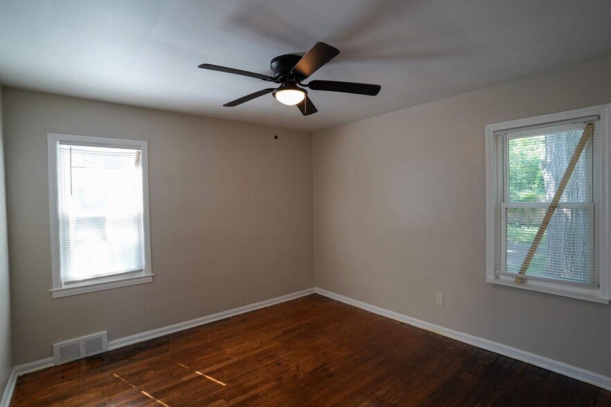 Building Photo - Fully Renovated 3-Bedroom Home – Move-In R...