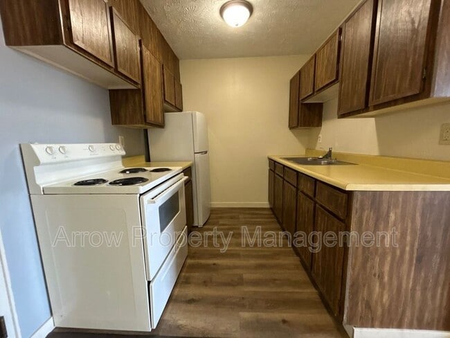 Building Photo - 130 S 5th St