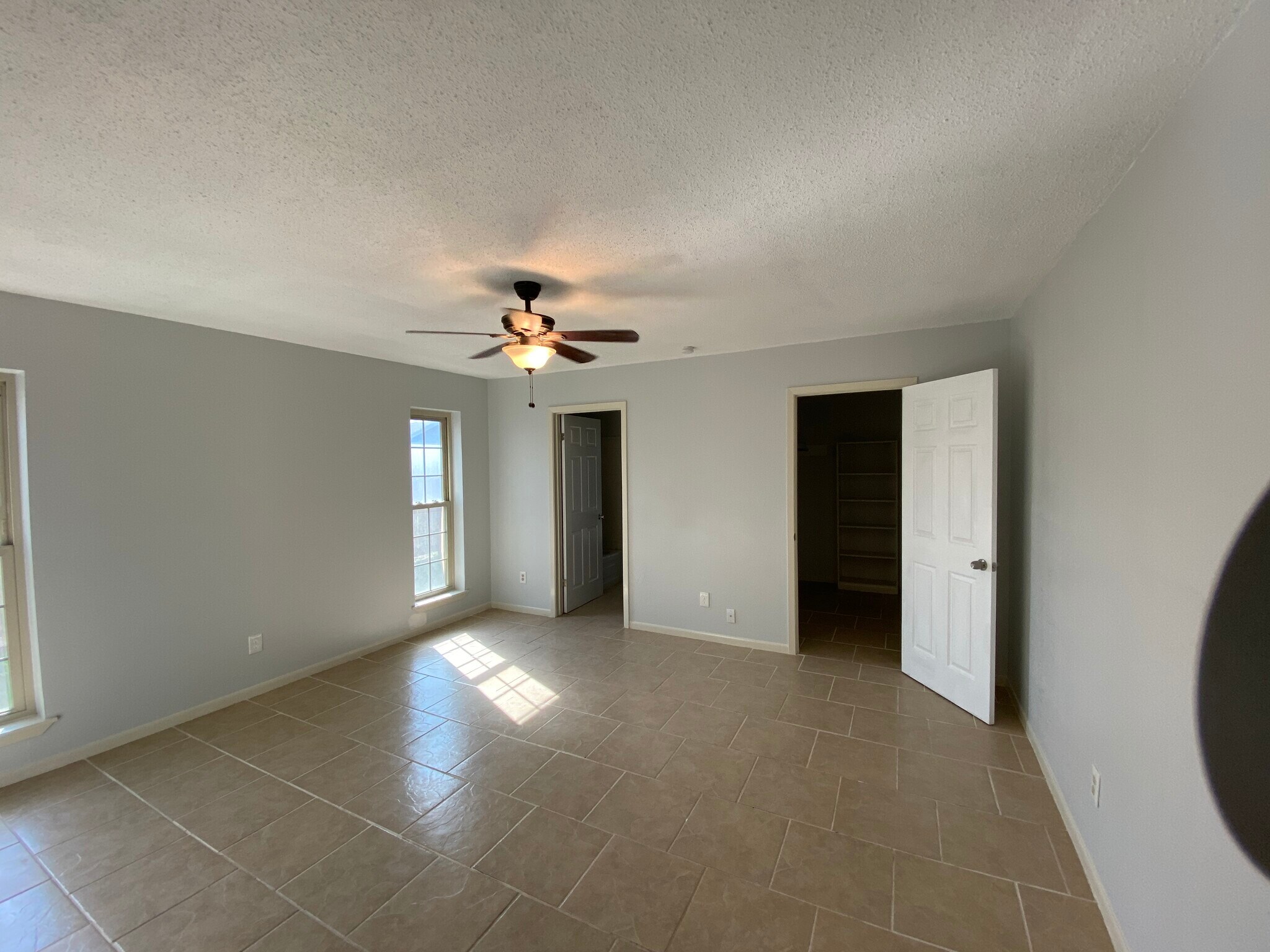 Building Photo - 1803 Falcon Dr