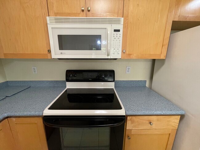 Building Photo - 5470 Baltimore Dr