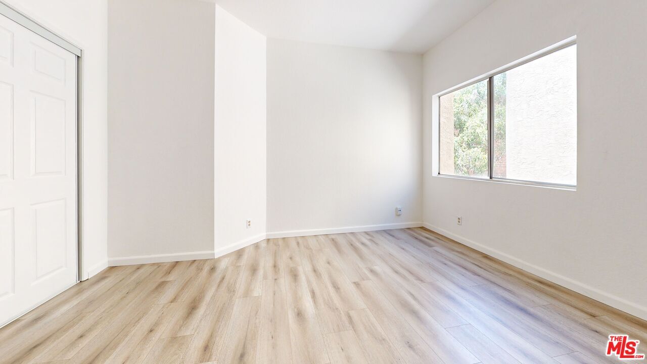 Building Photo - 5135 Zelzah Ave