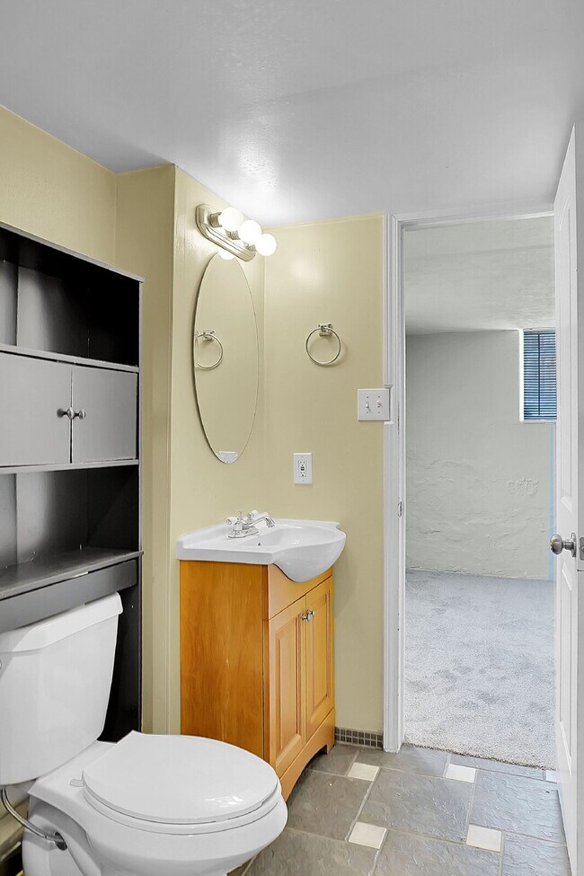 Building Photo - $2,695.00 - 3 Beds, 2 Bath, Duplex in Denv...