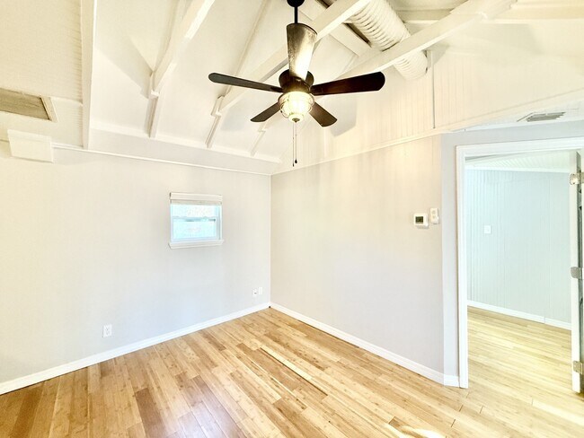 Building Photo - 713 Smith St