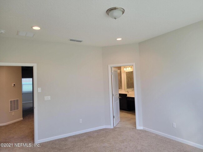 Building Photo - 334 Pine Bluff Dr