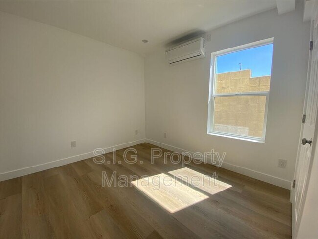 Building Photo - 354 E Providencia Ave