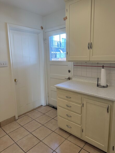 Building Photo - 3585 S 900 E