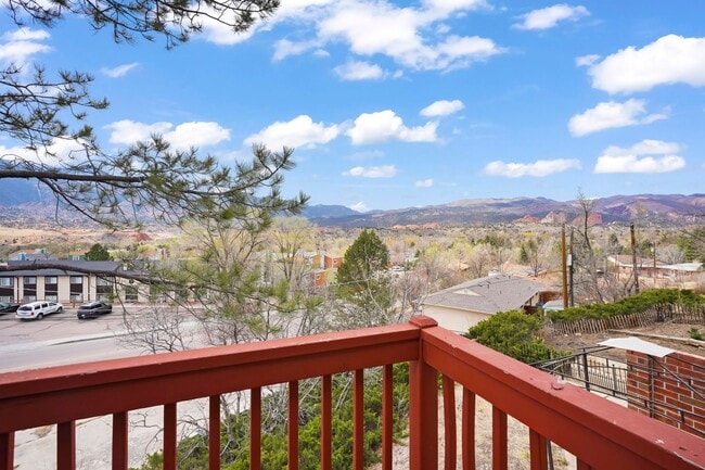 Building Photo - 608 Crown Ridge Dr
