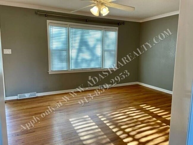 Building Photo - Cute 4 Bed 1.5 Bath Home in Olathe-Availab...