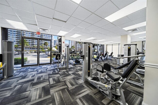 Building Photo - 2049 S Ocean Dr