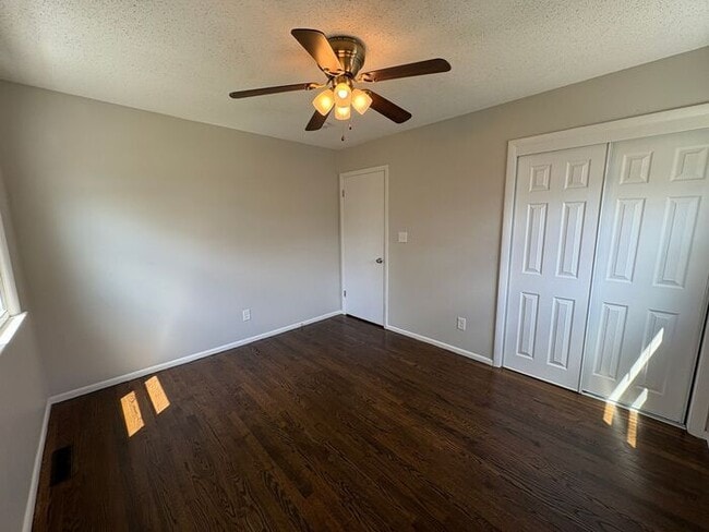 Building Photo - Comfortable 3-Bedroom Home with Fenced Yar...