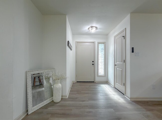 Building Photo - 2059 Little River Ln
