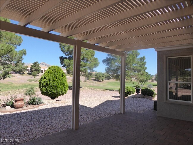 Building Photo - 2545 Youngdale Dr