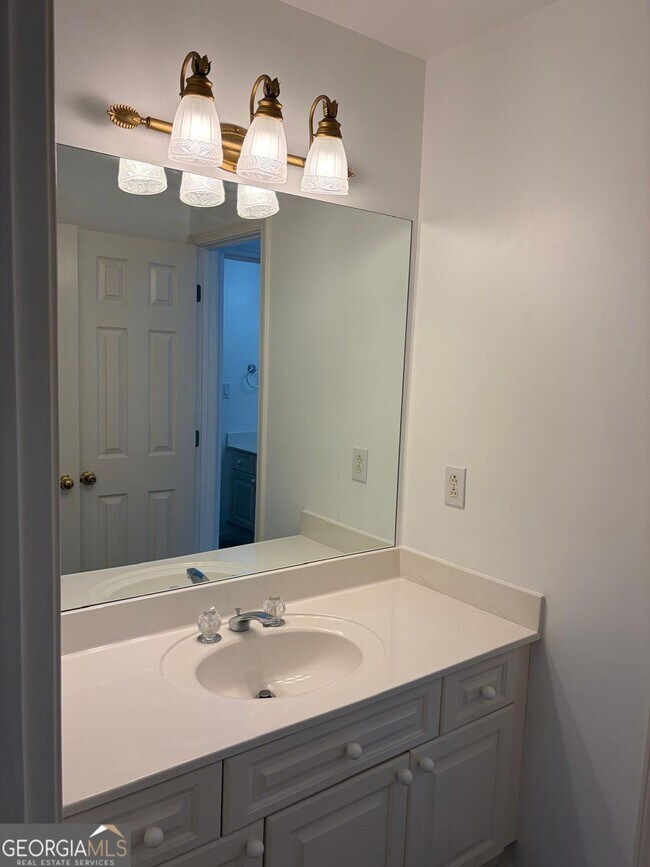 Building Photo - 96 Highgrove Dr