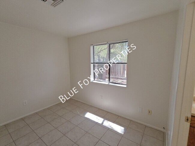 Building Photo - 3318 E Bellevue St