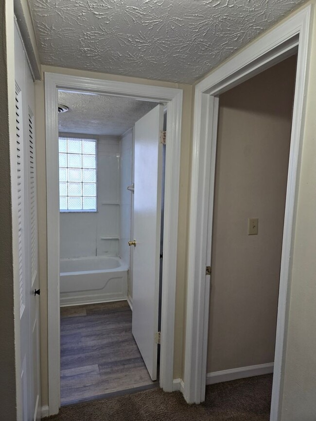 Building Photo - Camelot 2 Bedrooms. 1st Floor Apartment.  ...
