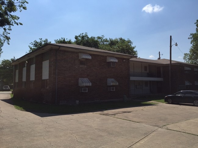 Back Exterior - 1201 N Elm St