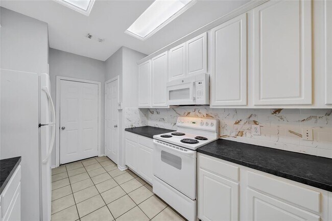 Building Photo - 230 W Stedhill Loop