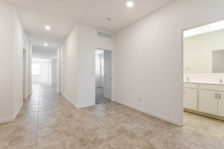Building Photo - 25320 N 144th Dr