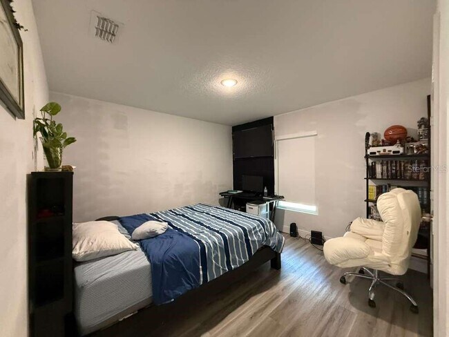 Building Photo - 408 N Finley Ave