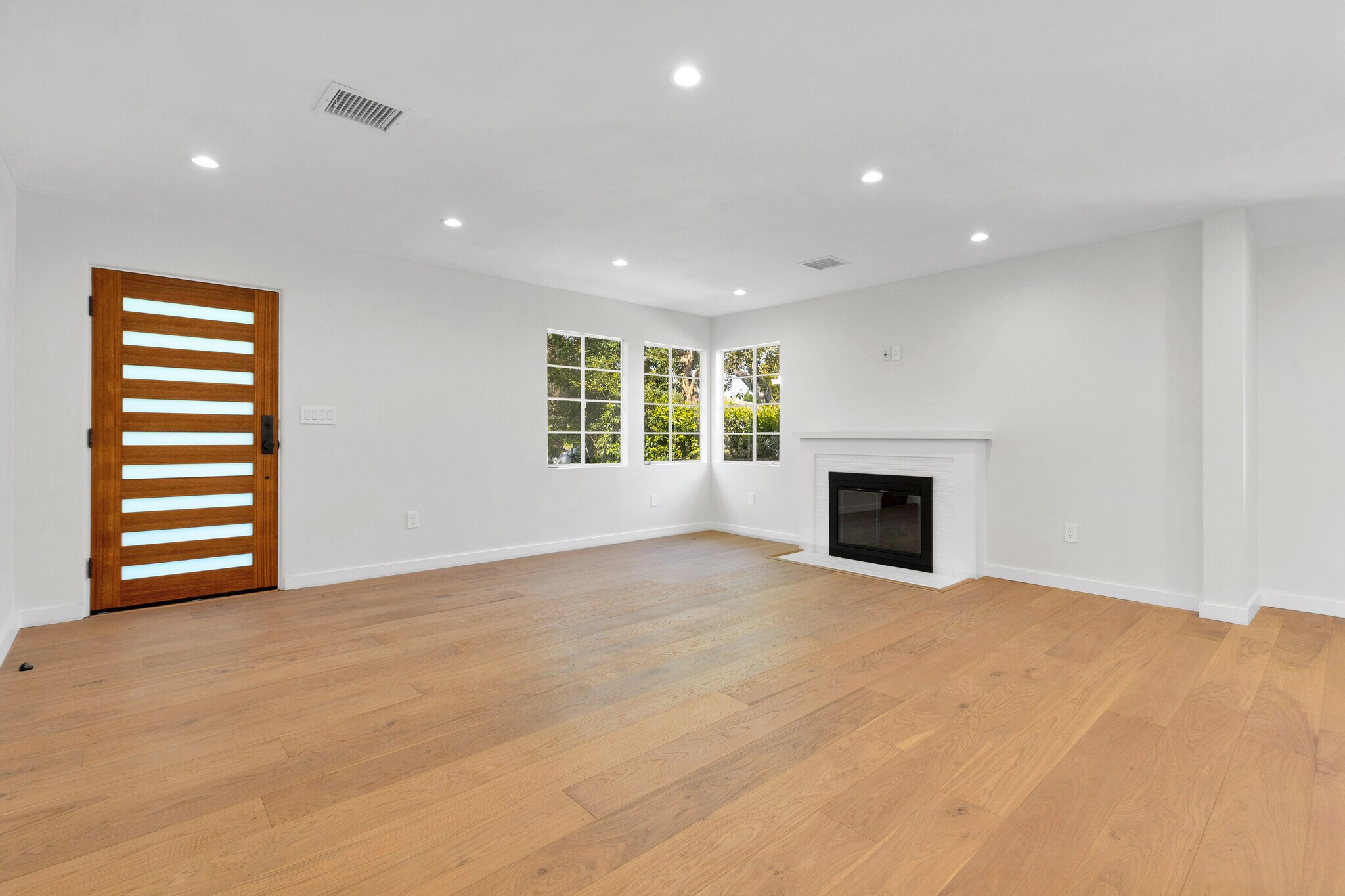 Building Photo - 3444 S Bentley Ave