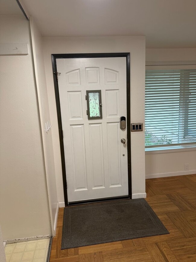 Building Photo - Beautiful 4 bedroom, 3 bathroom home in Eugene! MOVE IN SPECIAL!