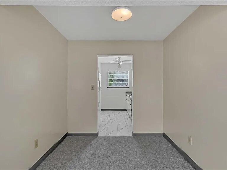 Building Photo - 2102 Victoria Ct