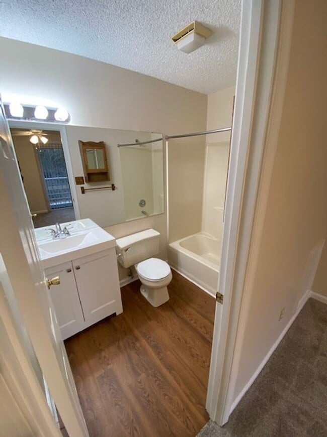 Building Photo - Ideal Living: Beautifully Designed 2 Bedro...