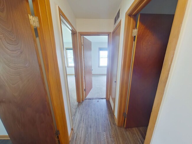 Building Photo - 3541 S Southwood Dr