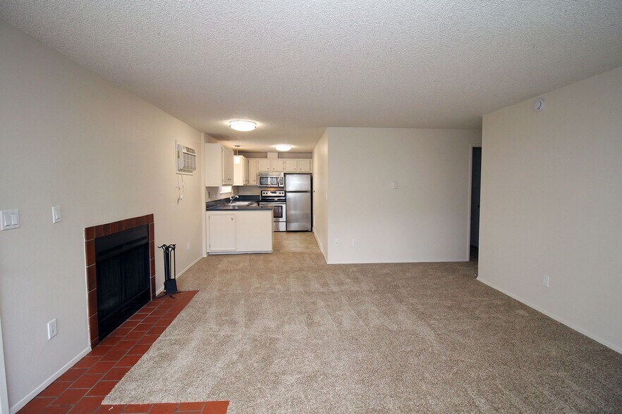 Building Photo - 5025-5025 S View Point Ter