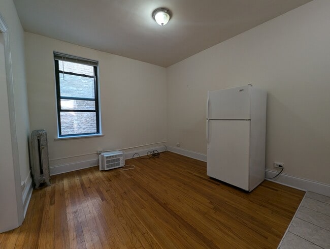 Building Photo - 2737 N Spaulding Ave